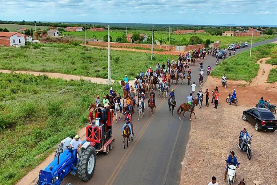 Cavalgada da Serra Nova homenageia vaqueiros e agricultores