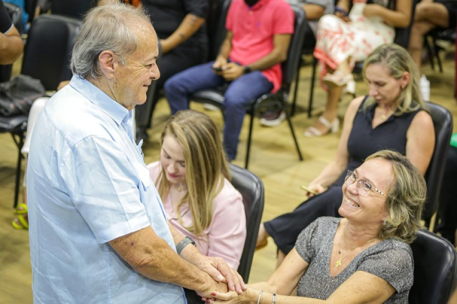 Prefeito Sílvio Mendes empossa 940 aprovados no concurso da FMS