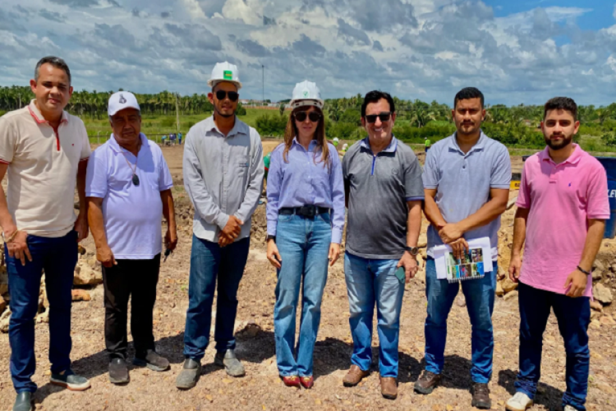 Prefeita Ivanária Sampaio visita obra do IFPI 